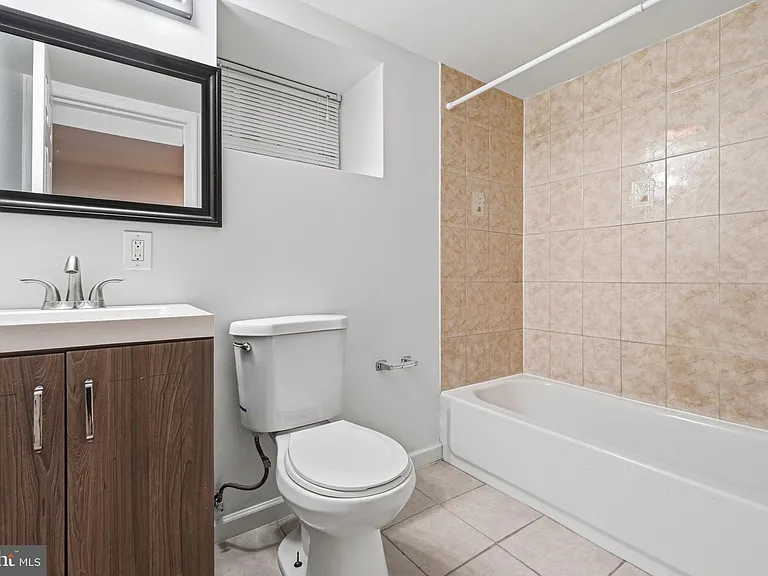 2302 Mount Royal Ter — Photo 34