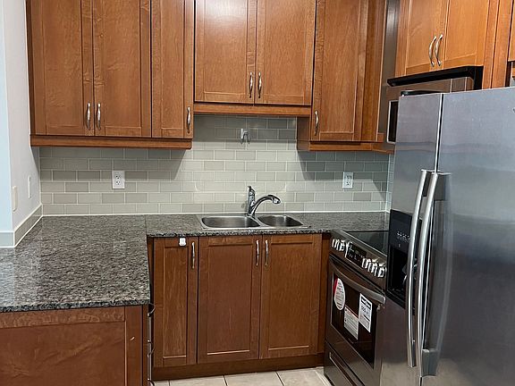 2nd image of 18 Holmes Ave #1402