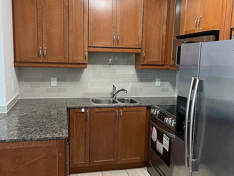 18 Holmes Ave #1402 — Photo 2
