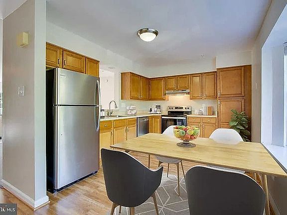 3rd image of 9237 Fairlane Pl