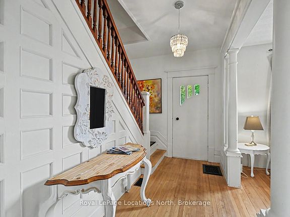 4th image of 135 Marshall St E