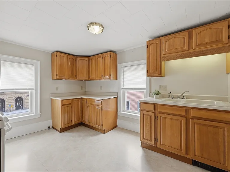 28 School St #2 — Photo 4