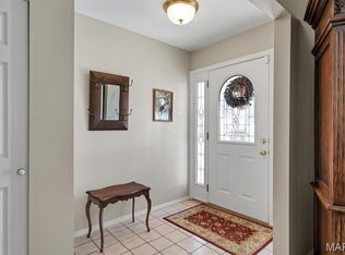 902 Rusticmanor Cir, Ballwin, MO 63011