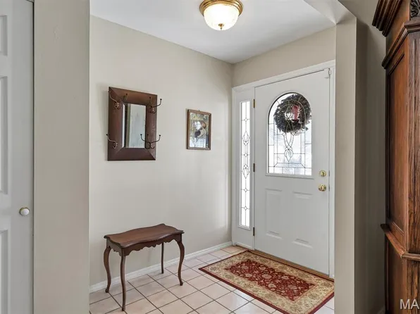902 Rusticmanor Cir, Ballwin, MO 63011