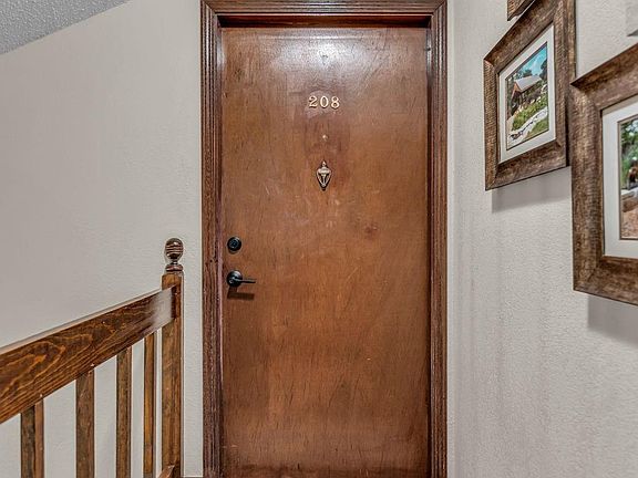 3rd image of 2925 SW Maupin Ln