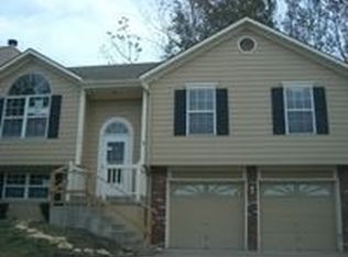 120 E Remington Ter, Raymore, MO 64083