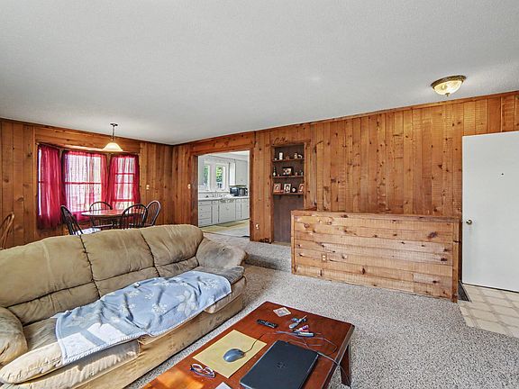 4th image of 506 Bear Lake Rd