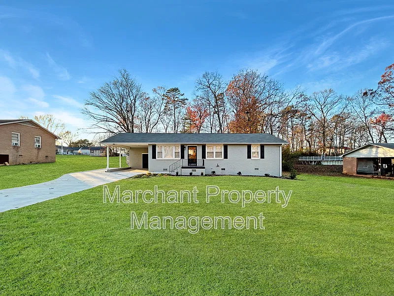 3 bed, 1.0 bath, 1260 sqft, $1,495 — Photo 3