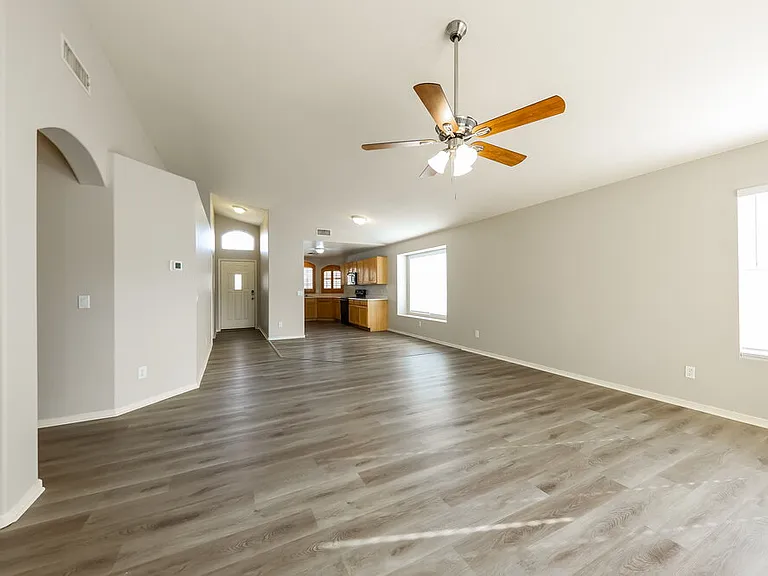 9631 W Clara Ln — Photo 5