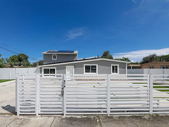4th image of 3811 SW 47th Ave