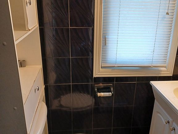 2nd image of 1519 Benjamin Ave
