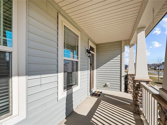 4th image of 303 Fairmile Dr