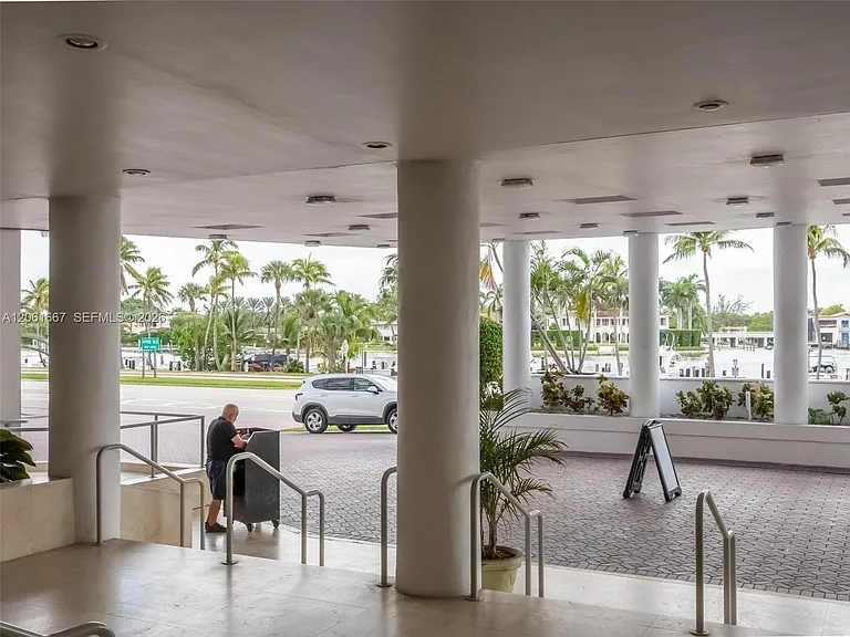 5005 Collins Ave #1506 — Photo 40