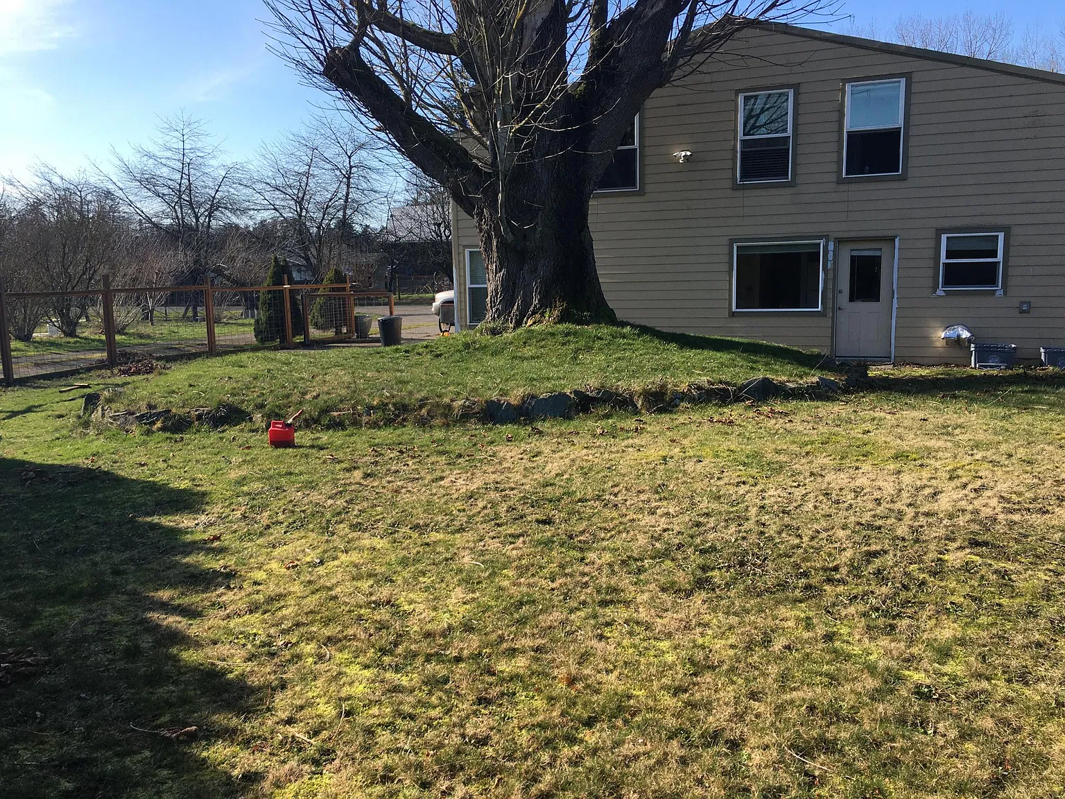 934 W Axton Rd — Photo 1