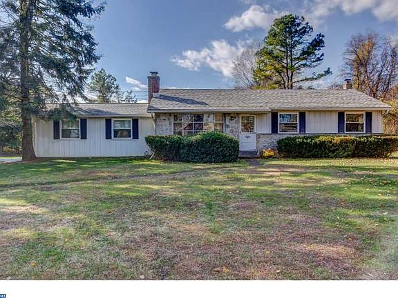 2nd image of 1555 Colonial Dr