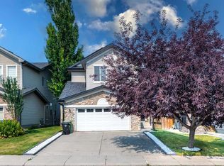 135 SW Kincora Dr NW, Calgary, AB T3R 1L5