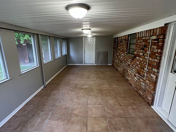 4th image of 3410 Valley View Dr