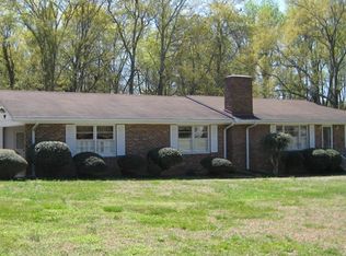 566 Pine Valley Dr, Royston, GA 30662