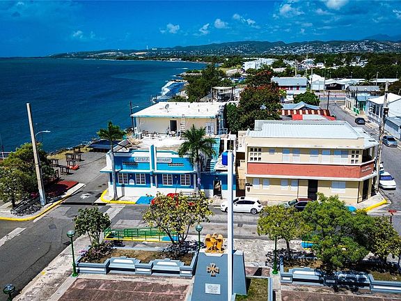 3rd image of 7 Arias