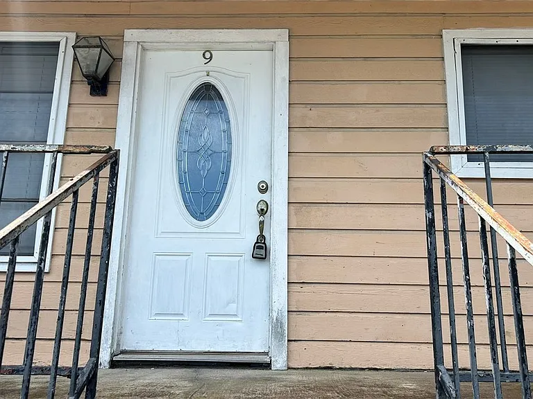 1004 Austin St #9 — Photo 2