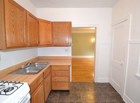 3rd image of 3935 N Janssen Ave APT 1W