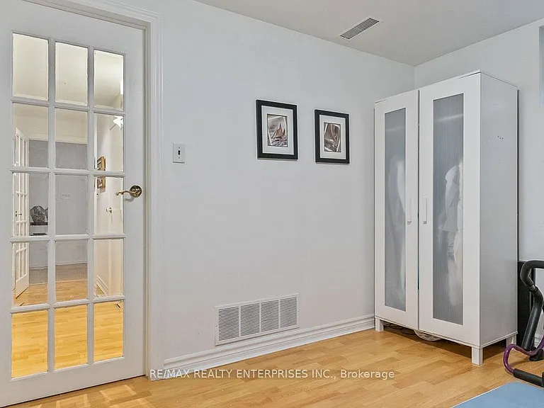 1373 Queen Victoria Ave — Photo 42
