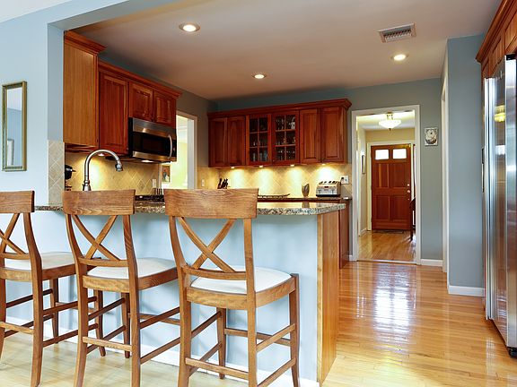 5th image of 130 Laura Joy Cir