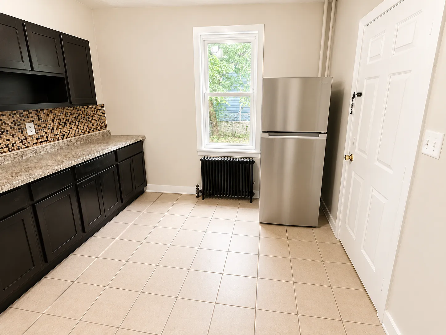 3 bed, 1.5 bath, 1200 sqft, $2,045 — Photo 2