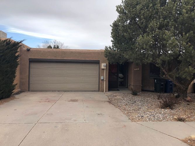 1st image of 376 Cheryl Ave