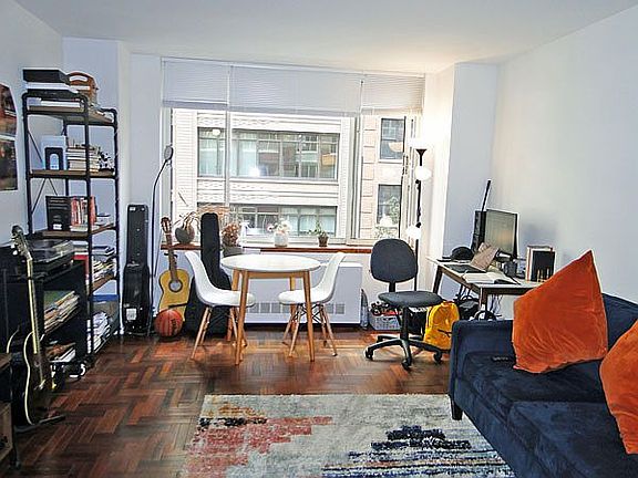 3rd image of 2373 Broadway APT 327