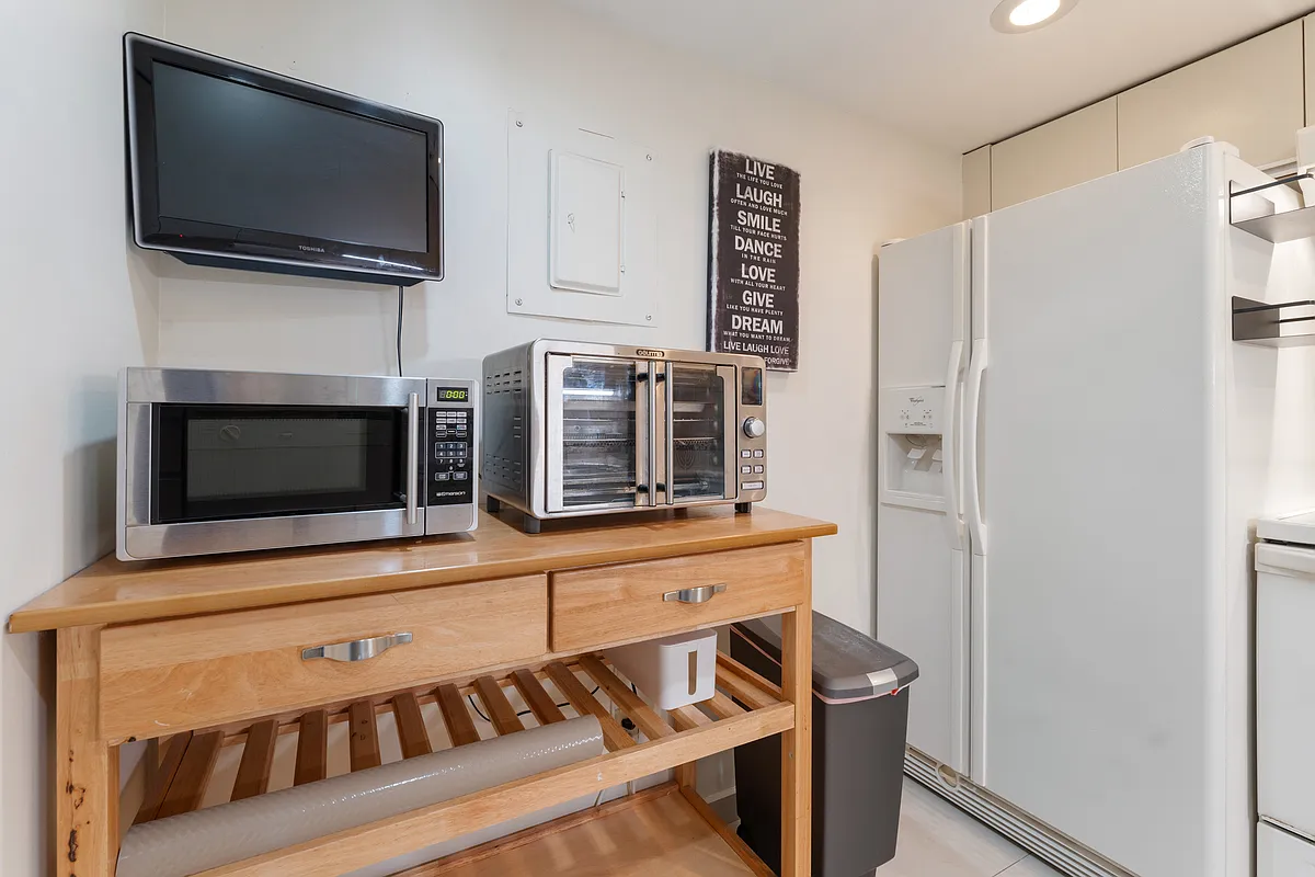 Building Photo - 4301 Collins Ave #804