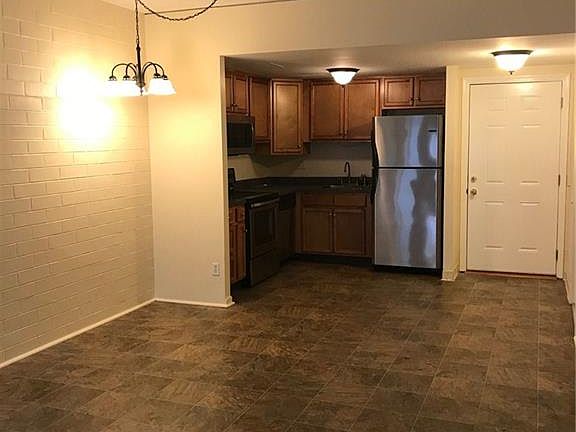 2nd image of 2106 Kanawha Blvd E APT 116