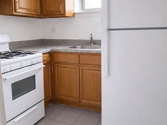 5th image of 150 Hawthorne St APT 5M