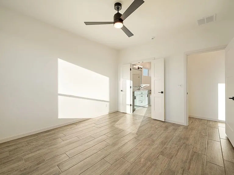 5017 Misty Wood Ln — Photo 10
