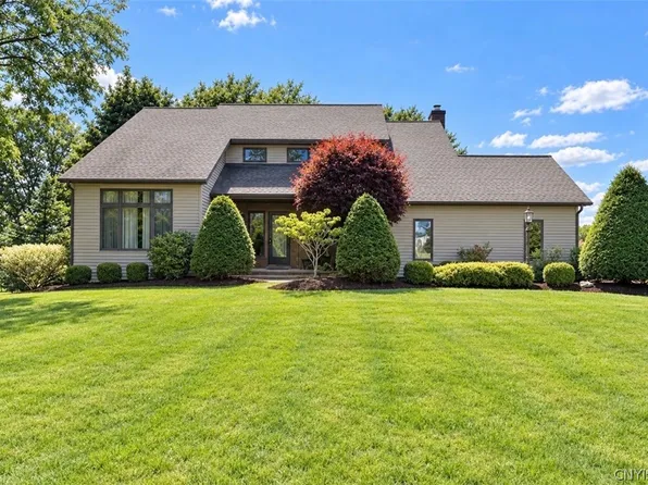 6125 Oakridge Rd, Auburn, NY 13021