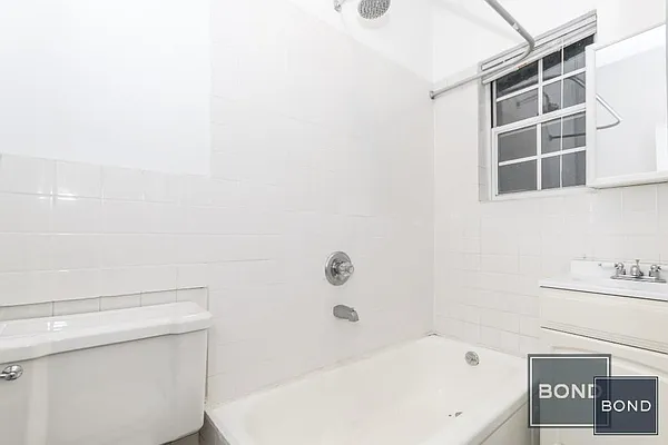 Rented by Bond New York | media 23