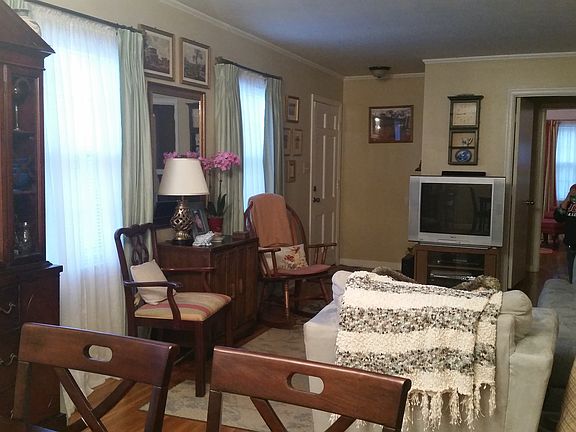 5th image of 4825 Berrydale Ave