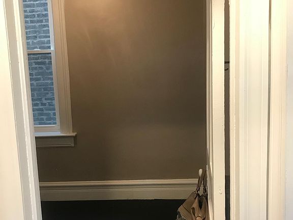 2nd image of 932 S Leavitt St #1