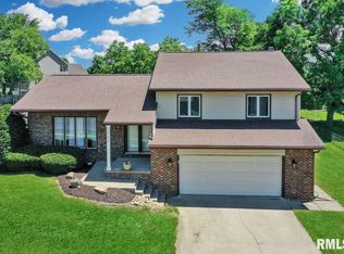 705 Hillcrest Dr, Washington, IL