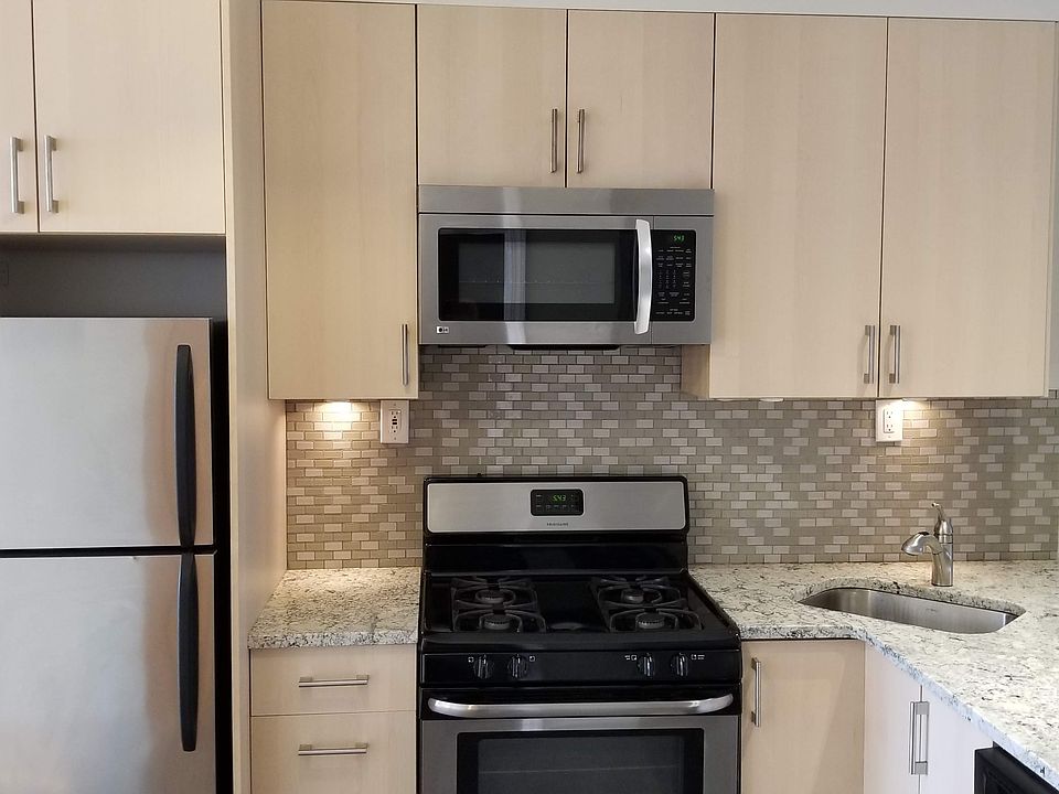 1st image of 422A 4th Ave APT 3