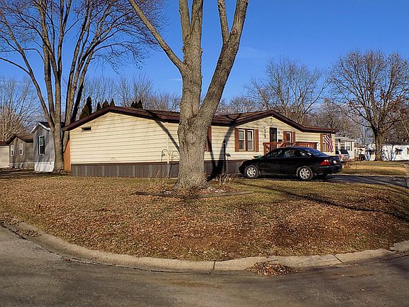 2nd image of 424 Carriage Lane Est