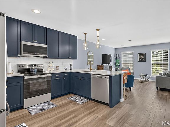 3rd image of 405 Sunset Hollow Dr