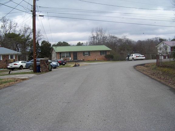 5th image of 2376 Patricia Cir