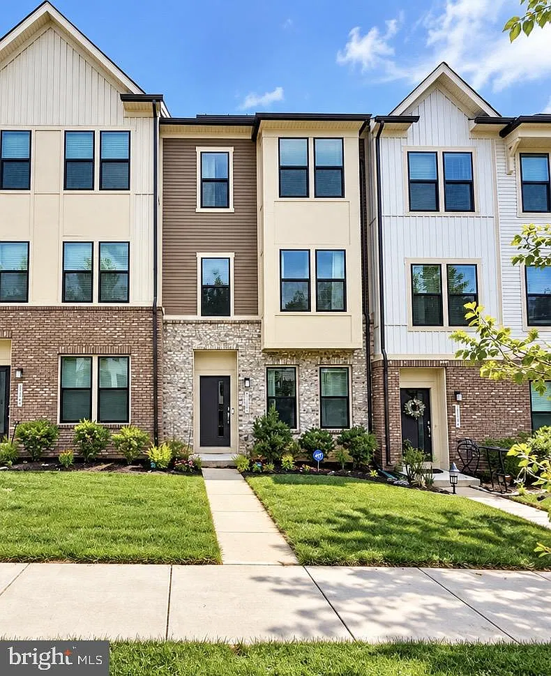 3 bed, 3.5 bath, 2024 sqft, $3,500 — Photo 1