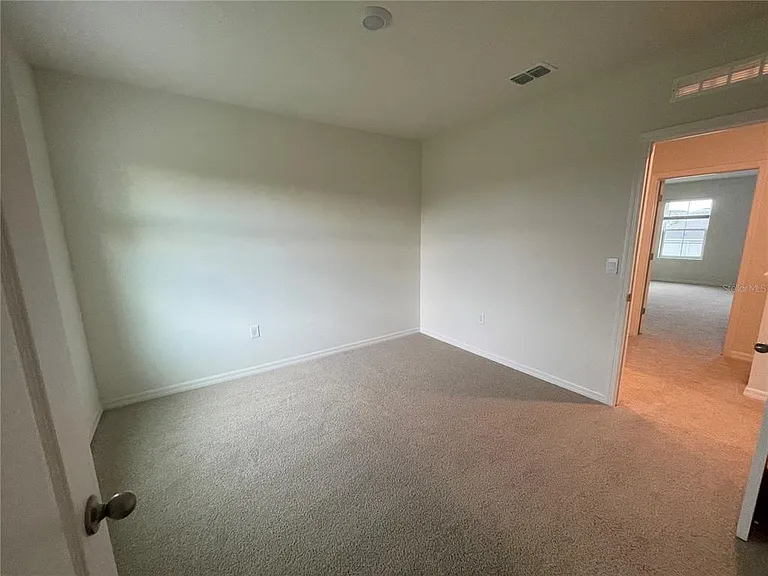 498 Baroness Way — Photo 10