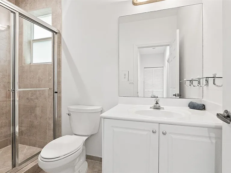 417 SW 8th St — Photo 10