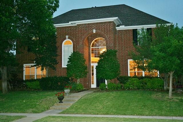 1st image of 829 Shorewood Dr