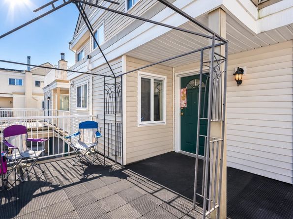 3 bedroom rental in Surrey — photo 18