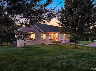 5541 Blackberry Ln, Washington, MO 63090