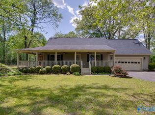 200 Woodside Dr SE, Owens Cross Roads, AL 35763
